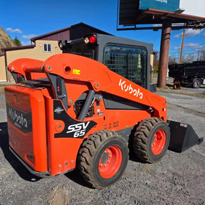 Chargeuse compacte KUBOTA SSV65 11 heures, cabine EROPS, chauffage et climatisation, écran avancé avec caméra, hydraulique auxiliaire à haut débit, chargeuse sur pneus - Product Image 1