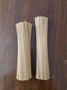 Usine de gros biodégradable taille personnalisée ronde en bambou BBQ brochette/bâton de bambou fait à la main - Product Image 2