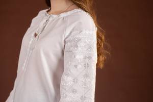 Chemisier brodé ukrainien tendance pour femme, haut décontracté en coton blanc brodé de fleurs, style ukrainien - Product Image 5