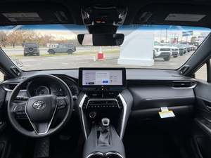 Para Venza XLE AWD SUV/Crossover, Neumáticos Nuevos R18, Caja de Cambios Automática, Asientos de Cuero, Emisión Euro V, Híbrido, Interior Oscuro, Trasero, 2024 - Product Image 6