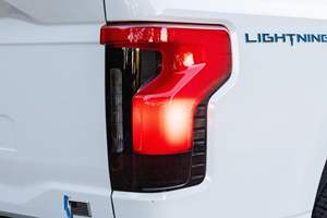 F-150 Lightning 2023 de Doble Motor y Tracción en las Cuatro Ruedas, Color Blanco Oxford - Product Image 5