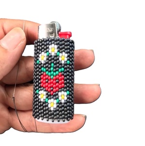 Cubierta de encendedor de cuentas hecha a mano India para uso en fiestas y regalos Cubierta de encendedor de cuentas de semillas de moda con accesorio de llavero - Product Image 5