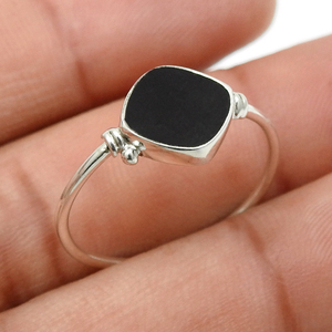 Bague en forme de coussin en onyx noir naturel pour fiançailles Bagues en argent sterling 925 faites à la main pour femmes et filles OEM - Product Image 4