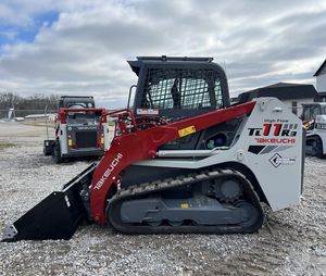 Used TAKEUCHI TL11R3 Mini Skid Steer Loader Tractor Loader Engine Hydraulic Crawler Front Loader Pump MOOG High Load Moment - Product Image 1