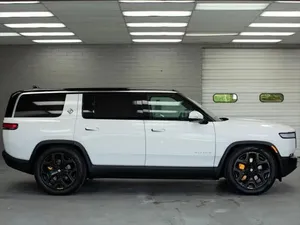 UTILISÉ LHD/RHD 2023 RIVIAN R1S ADVENTURE - Product Image 2