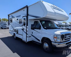 Autocaravana de lujo Gulf Stream Conquest 6238 usada de 2024, 2023 y 2021 para acampar con 4-6 pasajeros y un dormitorio - Product Image 3