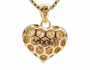 Colgante y dijes de corazón de diamante VVS Moissanite chapados en oro de la mejor calidad personalizados en plata 925 para ropa de fiesta informal - Product Image 6
