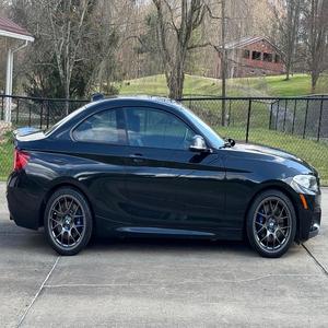 ¡Oferta Imperdible! BMW M235i Coupé 2015 Super Limpio, Transmisión Manual de 6 Velocidades, Equipamiento Completo, Motor I6 Turboalimentado de 3.0L, Tracción Trasera, Coupé de Lujo Negro - Product Image 2