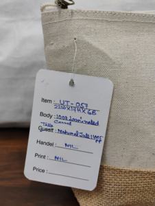 Bolsa de Lona Ecológica con Cierre de Cremallera - Estilo Moderno, Organizador de Viaje y Almacenamiento Reutilizable - Product Image 4