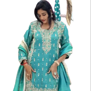 Haga de su día una experiencia hermosa con nuestro conjunto de Kurti, Plazzo y Dupatta de tela de seda pura GMY con cuello redondo y trabajo de lentejuelas para compradores mayoristas. - Product Image 1