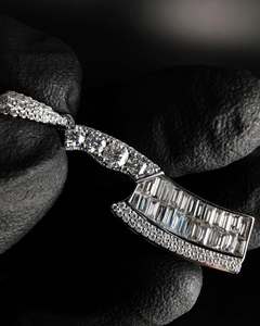 จี้เพชรผ่านการทดสอบ GRA พร้อมใบรับรอง จี้รูปทรงมีดสำหรับงานปาร์ตี้ฮิปฮอป  แบบยูนิเซ็กซ์  เงินแท้ 925 ประดับเพชร VVS มอยส์ซาไนต์เต็มชิ้น - Product Image 2