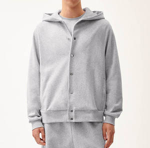 Sudadera con capucha gris con cierre de botón de logotipo personalizado de último diseño para hombre, sudaderas con capucha informales cálidas y relajadas de ajuste cómodo para clima de invierno - Product Image 1