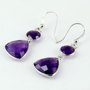 Boucles d'oreilles manchette bohèmes plaquées argent avec améthyste violette triangulaire éblouissante, certifiées par un tiers - Product Image 2