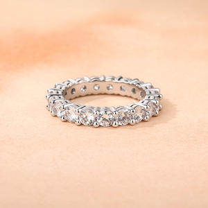 Bague d'éternité Jeulia en argent sterling plaqué rhodium avec moissanite ronde pour femme - Product Image 5