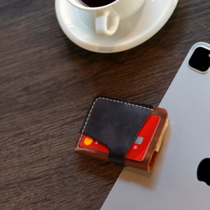ที่ใส่บัตรหนังแท้คุณภาพสูง งานแฮนด์เมด สไตล์มินิมอล สีทูโทน ดีไซน์บางเฉียบ ทันสมัย เหมาะสำหรับใส่บัตรประจำวัน ปิดแบบสไลด์ - Product Image 2