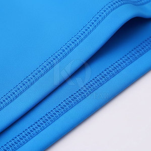 เสื้อรัดรูปแขนยาวป้องกันรังสียูวีสำหรับผู้ชายรุ่นใหม่ ผลิตจากผ้าสแปนเด็กซ์/โพลีเอสเตอร์ แห้งเร็ว น้ำหนักเบา เป็นมิตรกับสิ่งแวดล้อม - Product Image 6