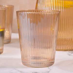 Juego de Seis Piezas de Jarra de Vidrio Retro Gris y Dorado con Asa, Diseño Minimalista para Jugo y Té - Product Image 3