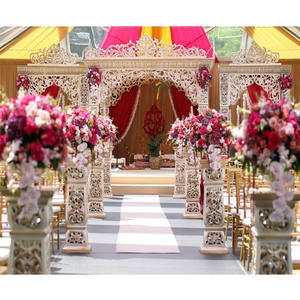Boda al aire libre estilo Bollywood corona Mandap elegante boda blanco Maharani Mandap en Reino Unido Royal Queen boda Bollywood Mandap Reino Unido - Product Image 1
