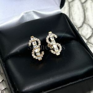 Boucles d'oreilles clous en zircon baguette dorées de luxe Stonewels, style hip-hop, bijoux imposants, certifiées IGI - Product Image 4