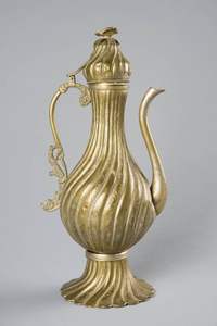 Aftaba arabe en laiton la plus vendue avec une belle cafetière arabe en laiton fini en relief fabriquée en Inde - Product Image 2