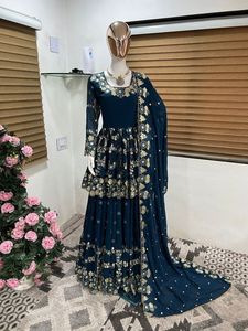 <span class=keywords><strong>Georgette</strong></span> Kurta Giả Nặng Với Chuỗi Thêu Nặng Làm Việc Với Tay Áo Đầy Đủ Và Quần Ống Loe Hoàn Toàn Và Dupatta Thiết Kế - Product Image 4