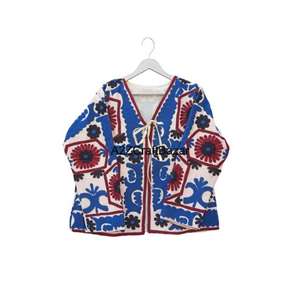 Veste Suzani brodée à la main unisexe, motif floral, coton indien, manteau d'hiver, tissu tricoté respirant, volants, col en V, fleurs sur le devant - Product Image 1