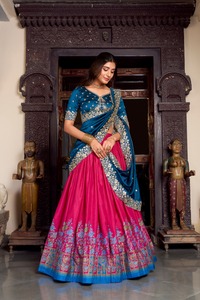 Ropa DE BODA Heavy Beautiful Tussar Silk con estampado y trabajo de lámina Lehenga Choli Compras en línea - Product Image 2