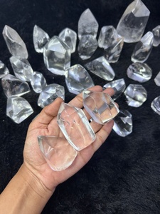 คริสตัลควอตซ์ธรรมชาติขัดเงาคุณภาพสูงขายส่ง รูปทรงอิสระ สำหรับการบำบัด การทำสมาธิ และของขวัญคริสตัล - Product Image 5
