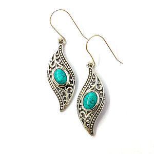 Pendientes de Aro con Diamantes Turquesa de 5.8 Gramos, Chapados en Oro Rosa, con Engaste de Bisel, Diseño para Compromiso - Product Image 1