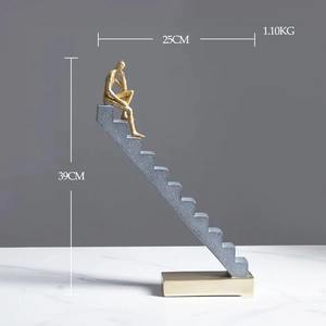 Figurine moderne sur escalier Design Tabletop Showpiece Stylish Home Office Decor Gift Display Symbole of Progress and Growth - Product Image 2
