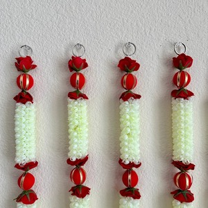 Guirnalda tradicional de Latkan colgante de Mogra y rosas | Puerta principal y decoración para guirnaldas de fondo de escenario Haldi, Mehndi, Diwali - Product Image 3