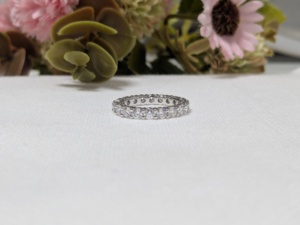 Anillo de compromiso y aniversario de lujo de plata de ley 925 con moissanita para mujer, banda de eternidad con engaste de púas, a la moda - Product Image 5