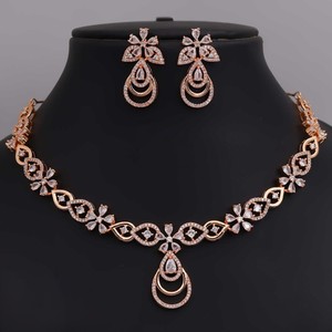 Ensemble collier et boucles d'oreilles tendance en plaqué or, design floral élégant, alliage de haute qualité, zircone cubique, mariage, fiançailles, fête quotidienne - Product Image 1