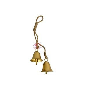 Ensemble de 3 Jingle Bells dorés pour décoration intérieure et extérieure de Noël, ornements au design élégant pour les décorations des fêtes de fin d'année. - Product Image 6