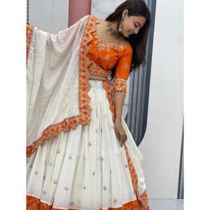 Lehenga Choli especial para Bodas de excelente calidad, perfecto para ropa nupcial y de recepción, disponible al mejor precio - Product Image 3