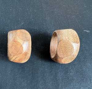 Anneaux de serviette en rotin élégants Expérience culinaire raffinée Décoration de table en osier - Product Image 1