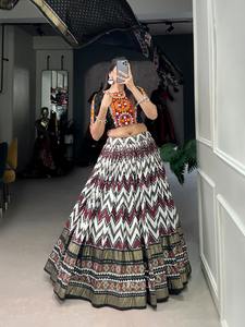 El último diseñador Tussar Seda en relieve Impreso Trabajo Mujer Lehariya Lahenga Choli para fiesta Festival por FabZone - Product Image 4