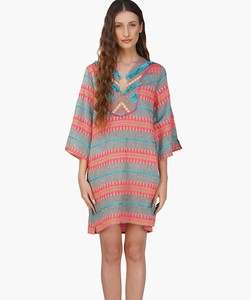 Encantadora túnica caftán de diseñador con cuello, viscosa, tejido en V, textura sólida y detalles de encaje, mezcla perfecta de estilo y gracia - Product Image 1