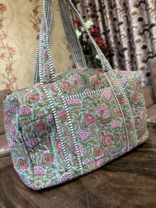 Nueva bolsa de lona de viaje de gran tamaño con estampado hecho a mano, bolsa de gimnasio personalizada, bolsa acolchada de algodón multiusos - Product Image 6