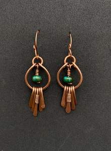 Boucle d'oreille en cuivre de qualité supérieure avec travail manuel détaillé idéal pour les événements traditionnels et les tenues de fête élégantes - Product Image 5