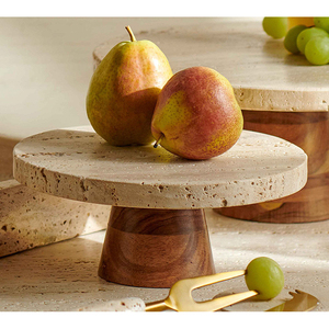 Support à gâteaux et pâtisseries en travertin naturel fait main pour la décoration de table de fête - Product Image 2