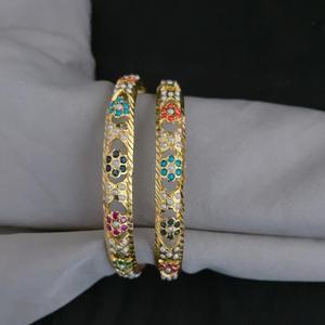 Élégant Heritage Jadau Bangles Plaqué Or avec Pierres Colorées Bijoux de Mariée Traditionnels pour Femmes et Filles - Product Image 1
