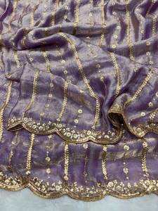 Saree brodé de créateur glamour pour les fêtes de mariage Événements culturels-Vêtements de mariage traditionnels indiens longs et doux - Product Image 4