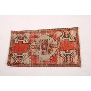 Vintage Turkish Rug 1.5x2.7 ft, <b>Red</b> Small Abstract <b>Wool</b> Rug - Product Image 5
