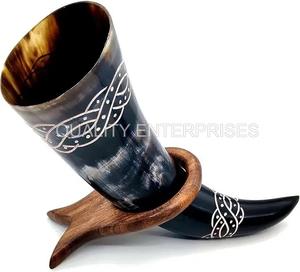 Corne à boire Viking de haute qualité avec support artisanat naturel de style animal sculpté poli pour mariage ou décoration de la maison - Product Image 3
