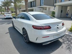 Voiture d'occasion E450 2023 4.5L Essence/Gasoline Conduite à gauche Sièges en cuir Intérieur foncé Berline Toit ouvrant panoramique Vue 360° à l'arrière - Product Image 5