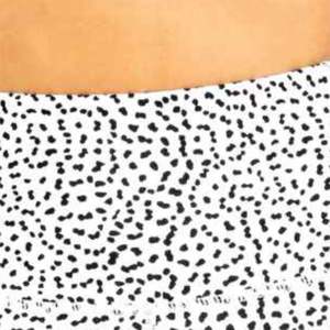 Leggings noirs en maille avec logo, sans couture, respirants, de haute qualité, pour le fitness et les activités sportives, fabriqués au Pakistan. - Product Image 6