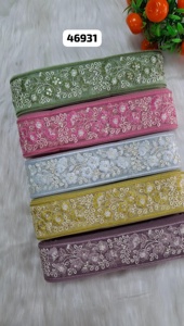 Lacets brodés sur mesure à motifs floraux sur tissu de base en filet multicolore avec fil multicolore de 1 pouce de largeur - Product Image 3