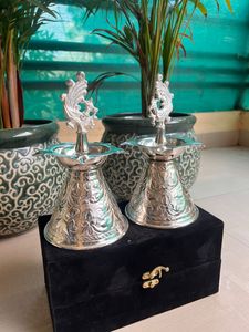 Juego hecho a mano de dos candelabros de metal, lámpara de pie para el hogar y la decoración de la boda, versátil para la sala de estar de la casa interior - Product Image 3