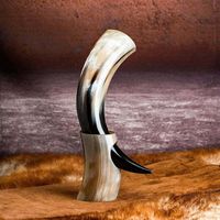 Corne à boire de style animal sculptée à la main de haute qualité Corne de bière Viking de meilleure qualité avec support provenant directement d'Inde
